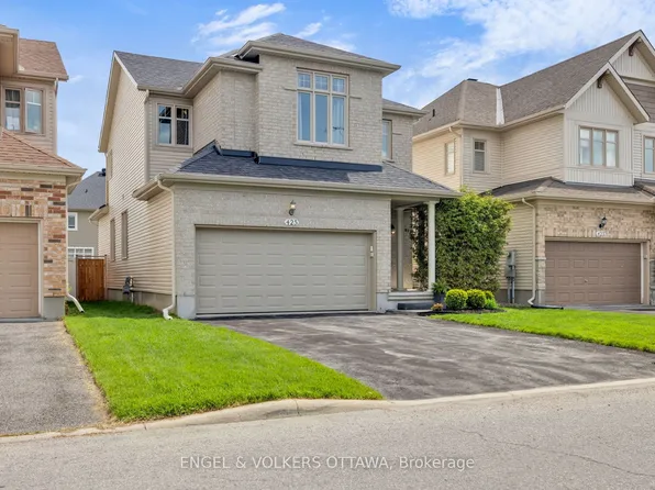 425 Cooks Mill Cres, Ottawa, ON K1V 2M9