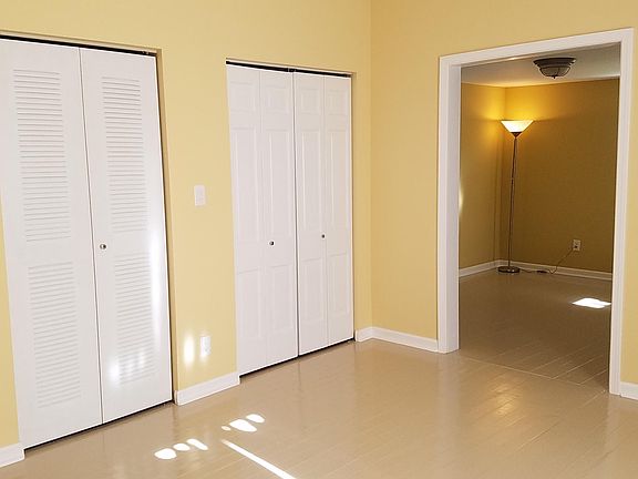 3rd image of 1607 S College Ave