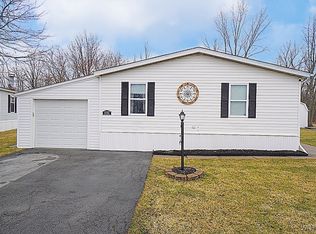 1142 Lockwood Dr, Lockport, NY 14094