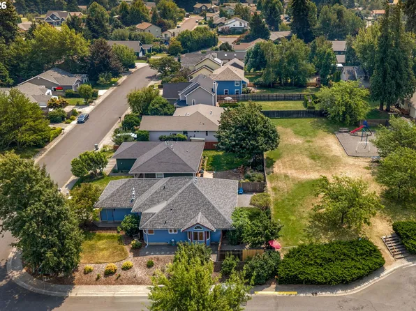 780 Saint Charles Place Rd, Hood River, OR 97031