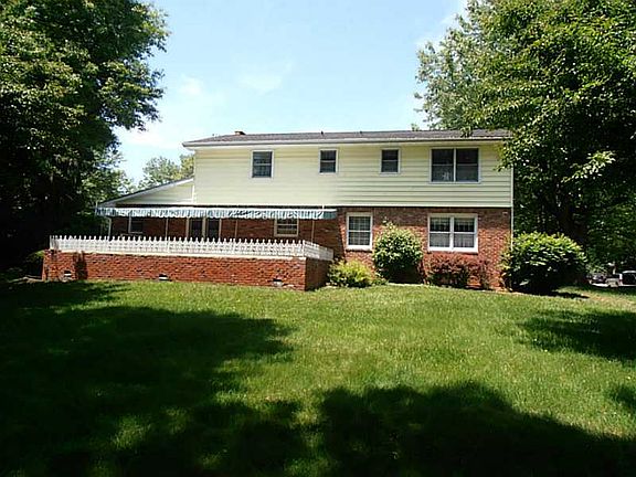 3rd image of 411 Daffon Dr