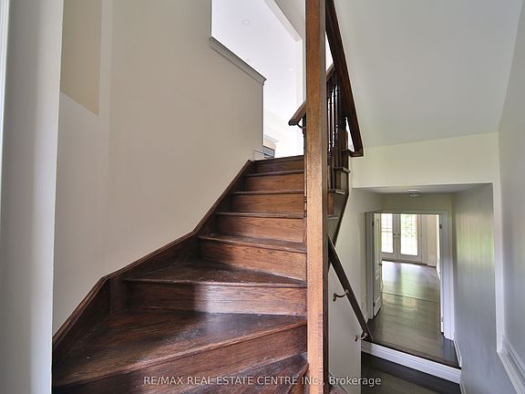 5th image of 211 Appleton Ct