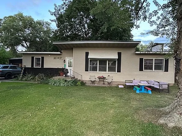 176 N State St, Woodland, MI 48897