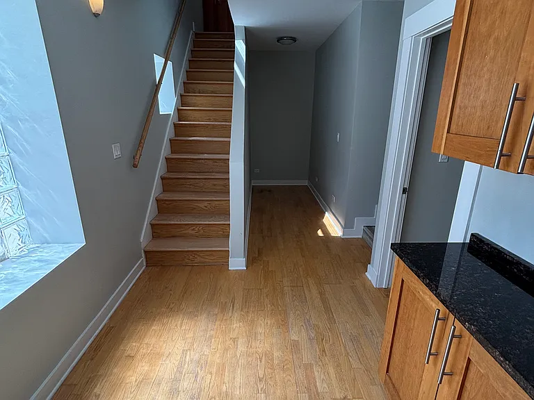 2245 W Barry Ave #2C — Photo 11