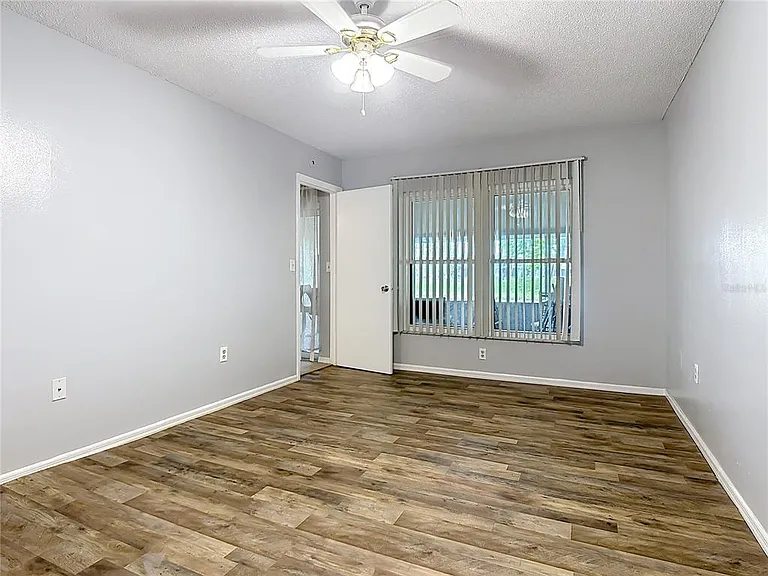 571 Hunter Cir — Photo 16