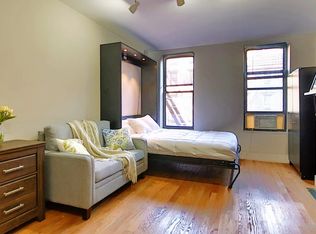 122 E 7th St #2FW, New York, NY 10009