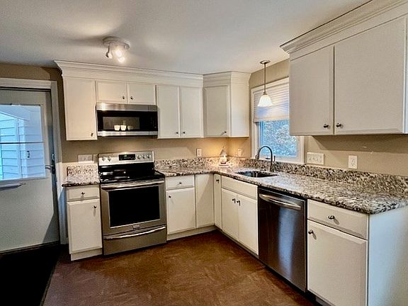 4th image of 83 Old Farm Rd