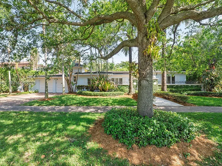 1037 Alfonso Ave — Photo 12