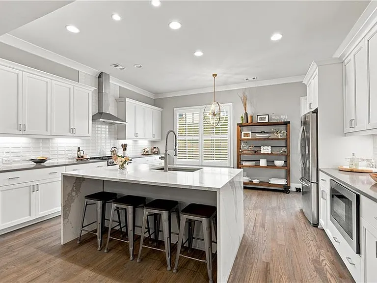 140 Clover Ct — Photo 15