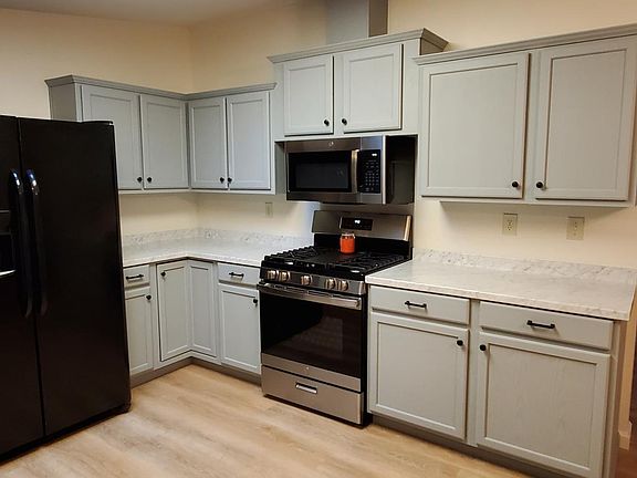 Kitchen South Wall