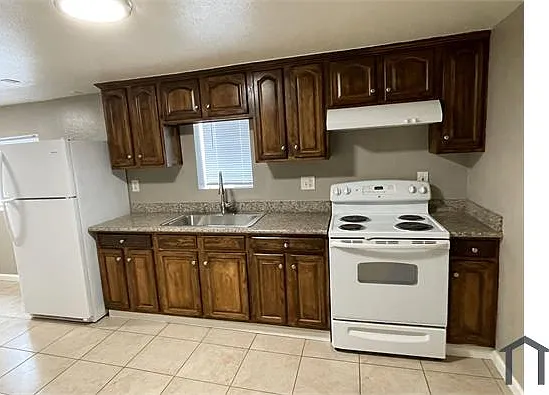118 Monterey St #B — Photo 2