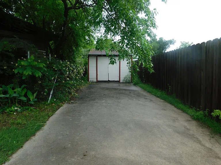 1007 Davis St N — Photo 20