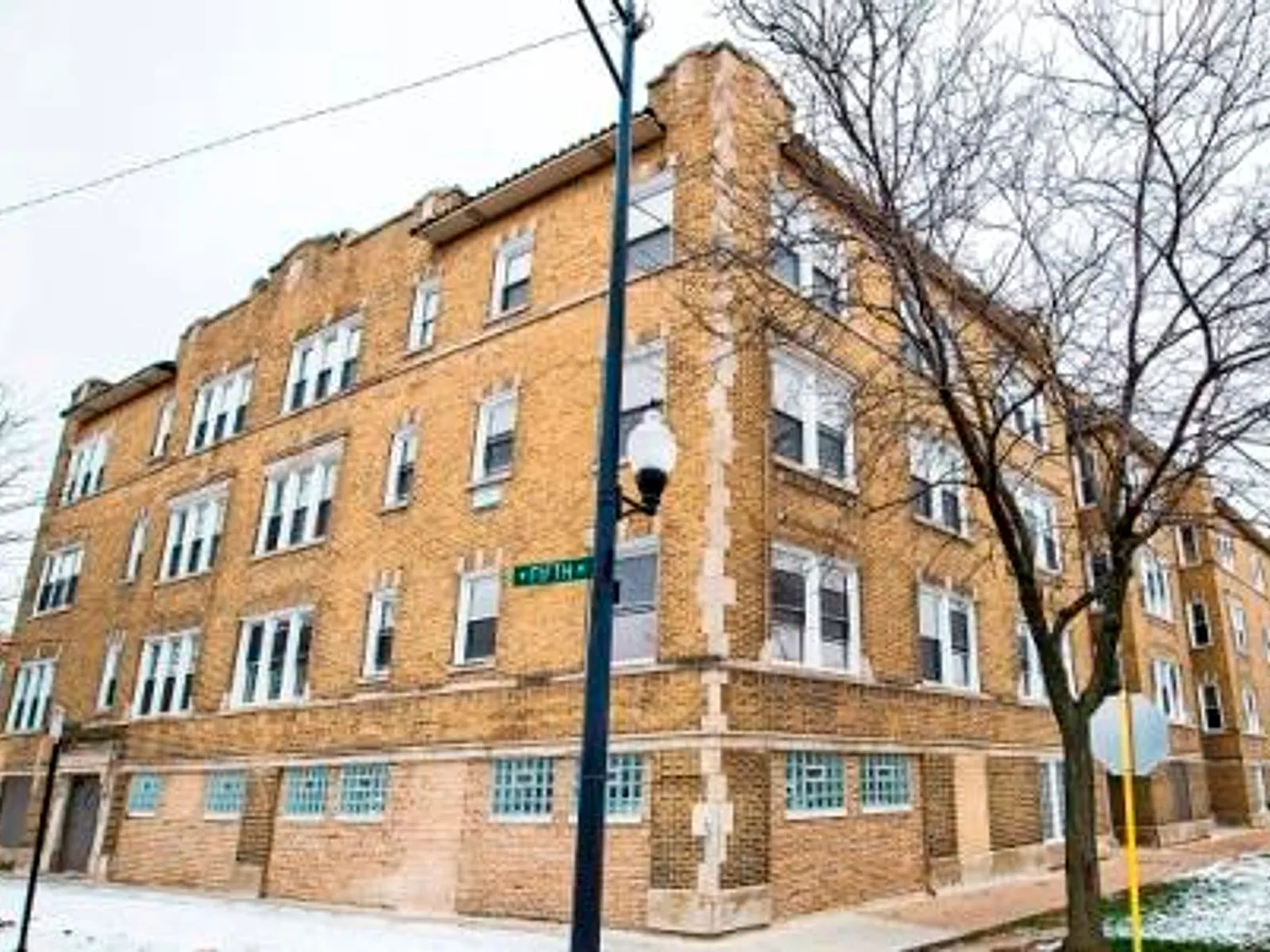 701 S Karlov — Photo 1