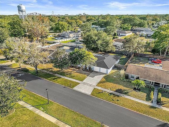 4th image of 8208 Banyan Blvd