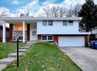 9118 W 93rd St, Hickory Hills, IL 60457