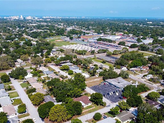 3rd image of 2035 Croydon Dr