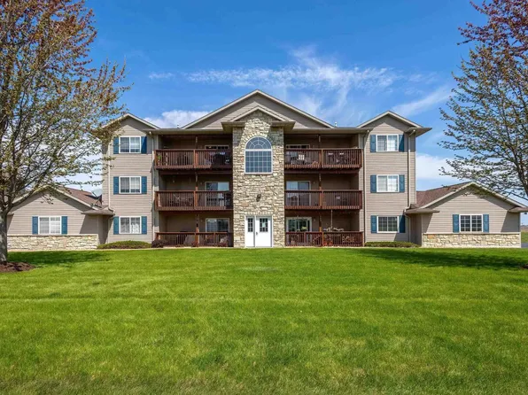 213 E Price St Unit 304, Eldridge, IA 52748