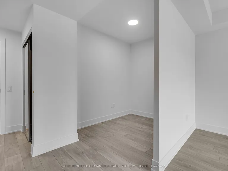 858 Dupont St #717 — Photo 19