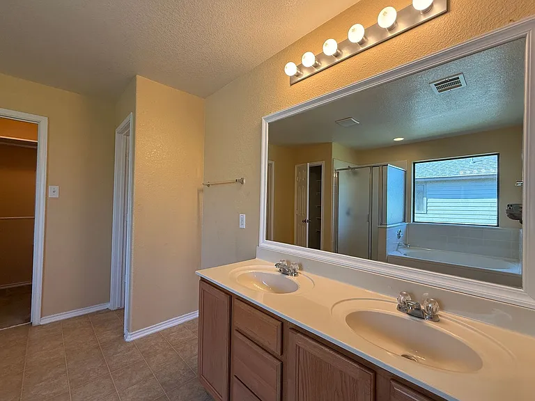 2250 Howry Dr — Photo 26
