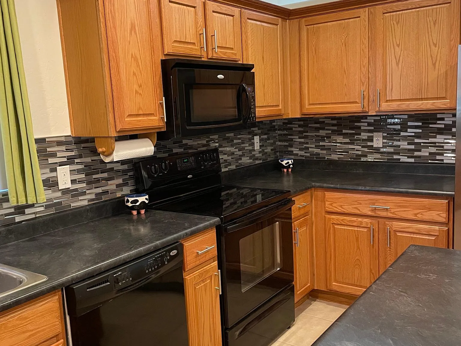 3 bed, 1834 sqft, $2,250 — Photo 2