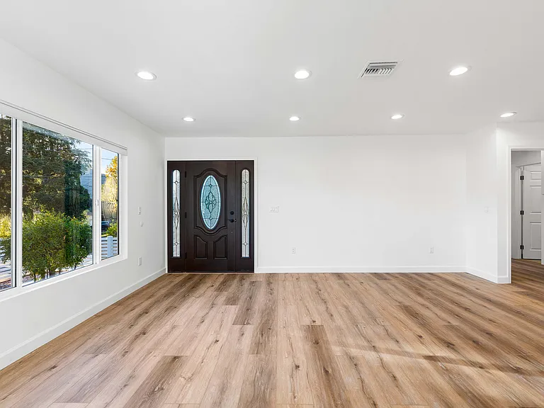 3113 Prospect Ave — Photo 3