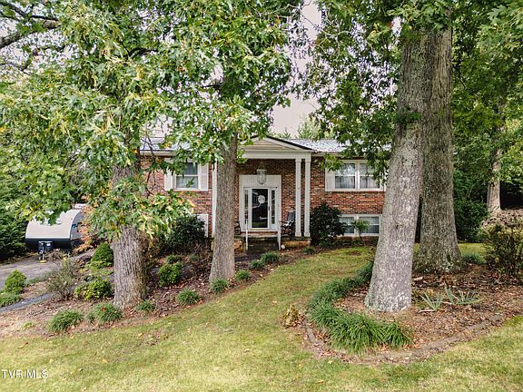 2nd image of 1403 Brentwood Dr