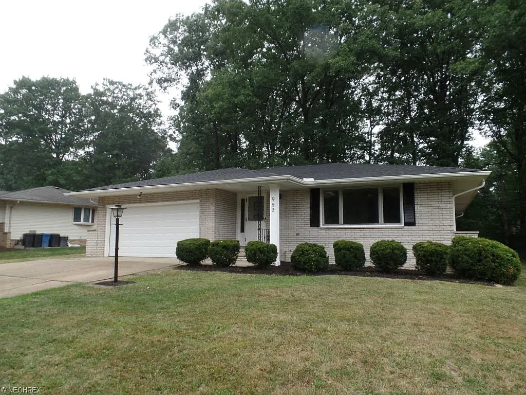963 E Meadowlawn Blvd photo 1