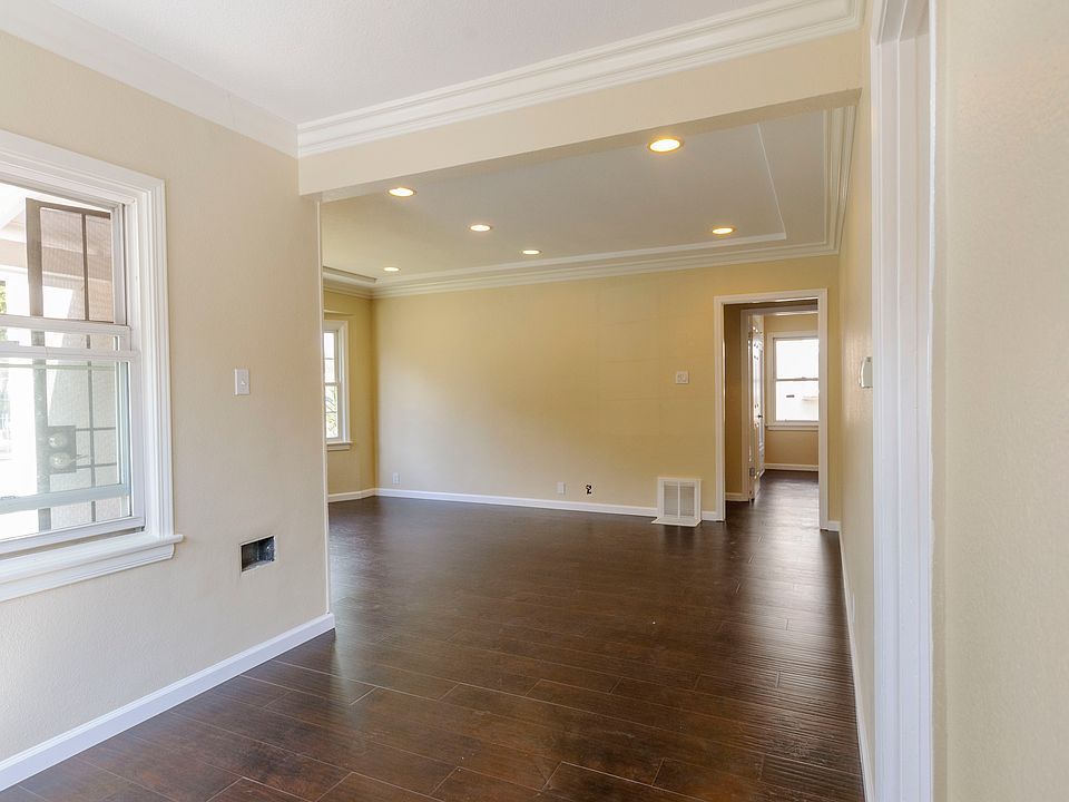2nd image of 3946 Ira St