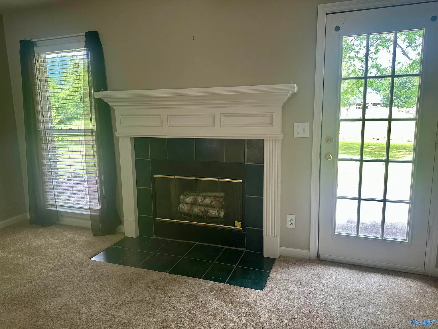 4 bed, 2.0 bath, 2065 sqft, $1,950 — Photo 4