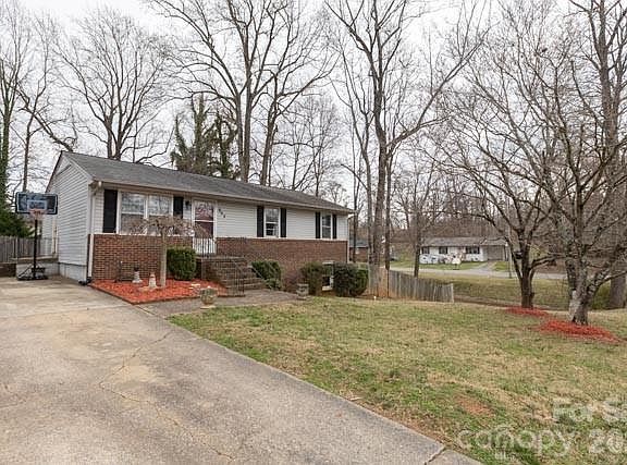 3rd image of 903 Southwood Dr