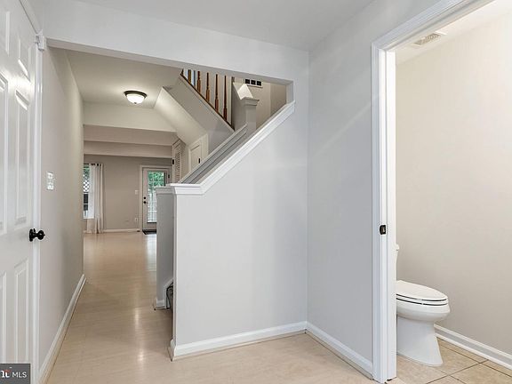 4th image of 15720 Viewpoint Cir