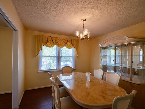 3rd image of 7838 Wessex Ln