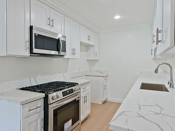 2nd image of 5415 Newcastle Ave #32