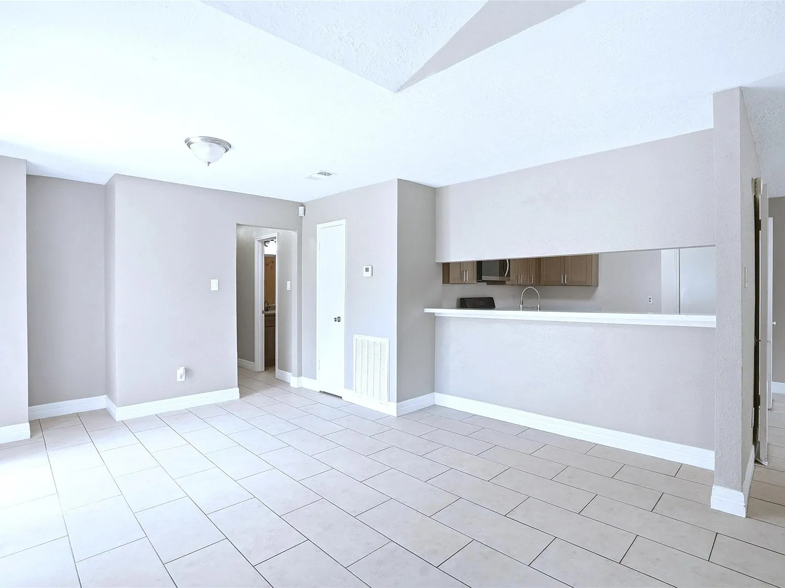 3 bed, 2.0 bath, 1750 sqft, $1,900 — Photo 4