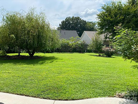 4th image of 222 Juanita Dr