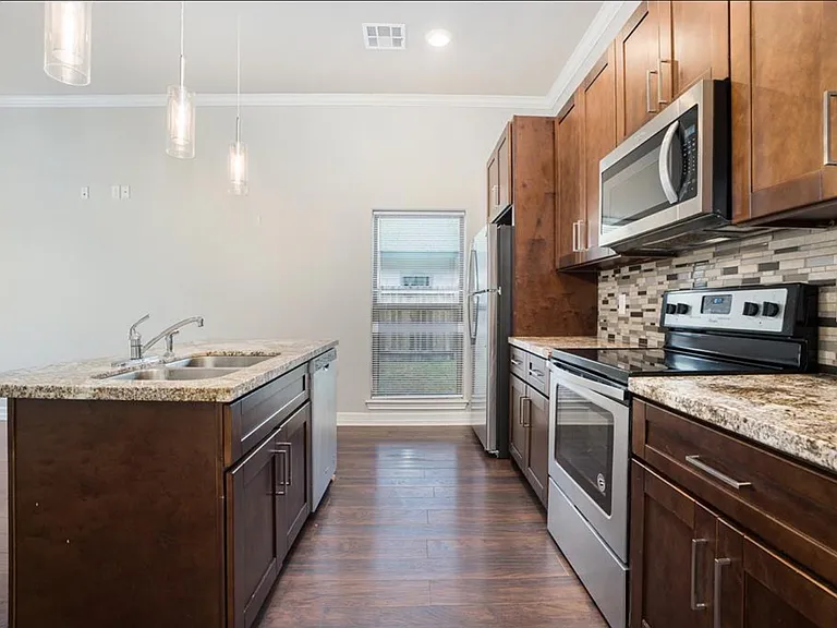 5301 Wylie St — Photo 6