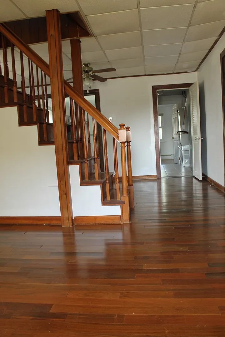 Spacious Semi-Detached Home — Photo 2