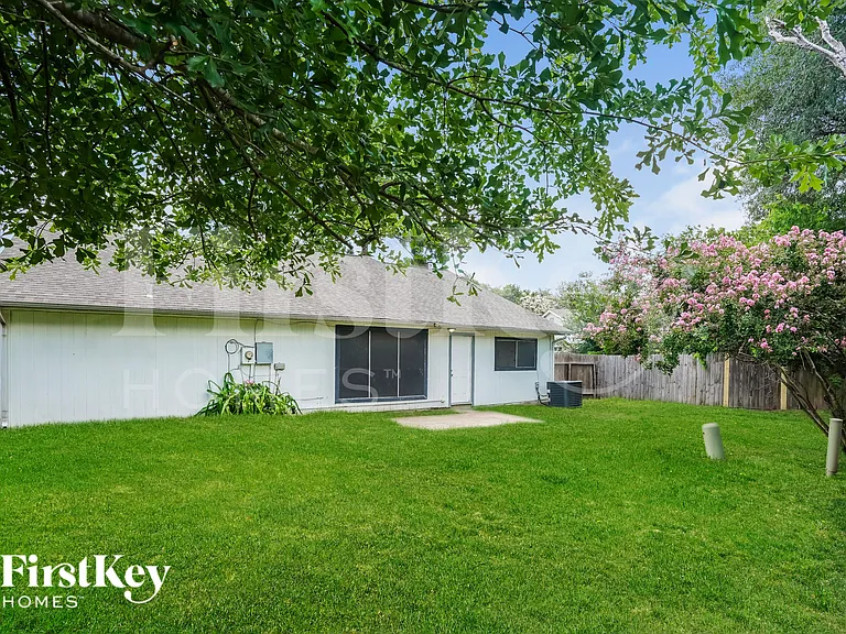 17927 Lake Manor Dr — Photo 15