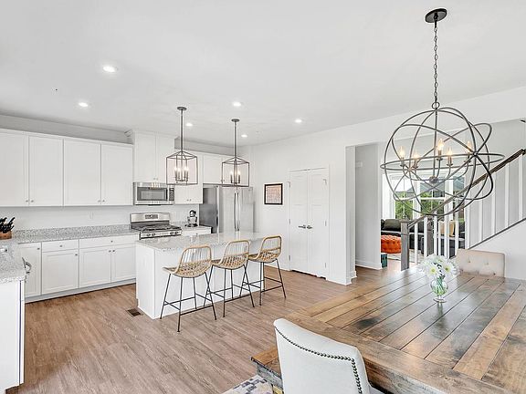 Chef''s Kitchen with Dining