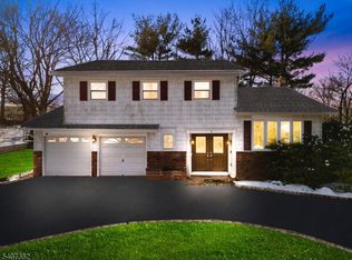 3 Rutgers Ct, Roseland, NJ 07068
