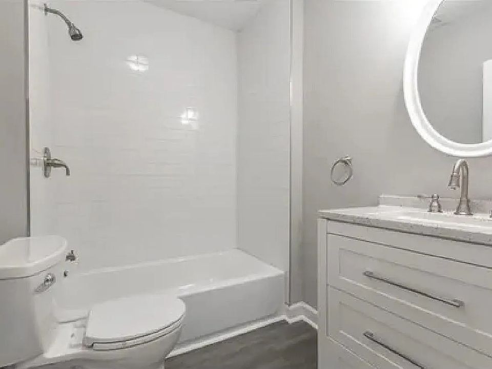 1st image of 204 E 99th St