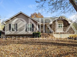 1904 SW Keystone Dr, Blue Springs, MO 64014