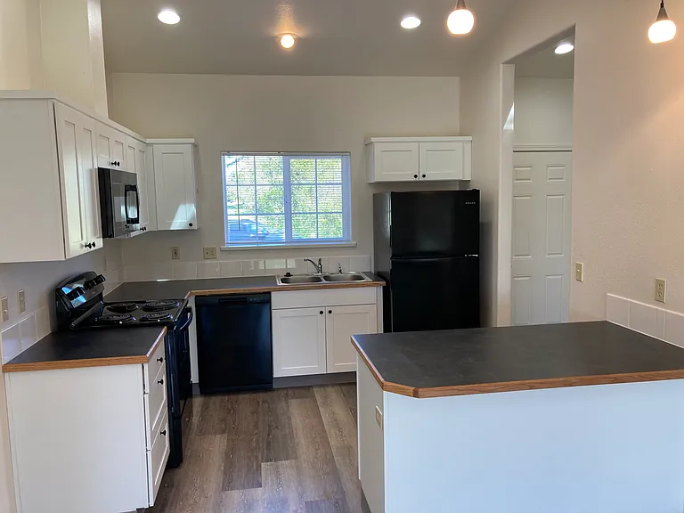 405 SE Fir Villa Rd — Photo 5