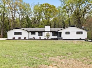 240 Thornton Dr, Fayetteville, GA 30214