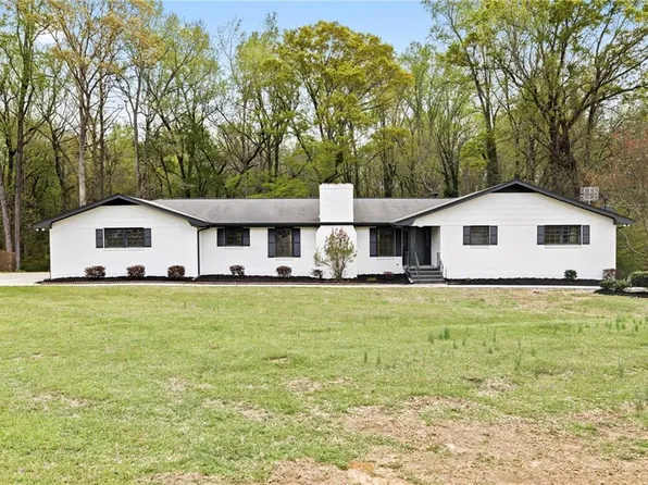 240 Thornton Dr, Fayetteville, GA 30214