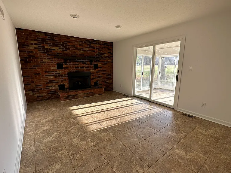 2500 S College Hills Dr — Photo 5