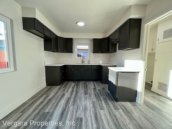 4th image of 672 W 21st St #B