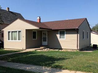 411 N Main St, Hettinger, ND 58639