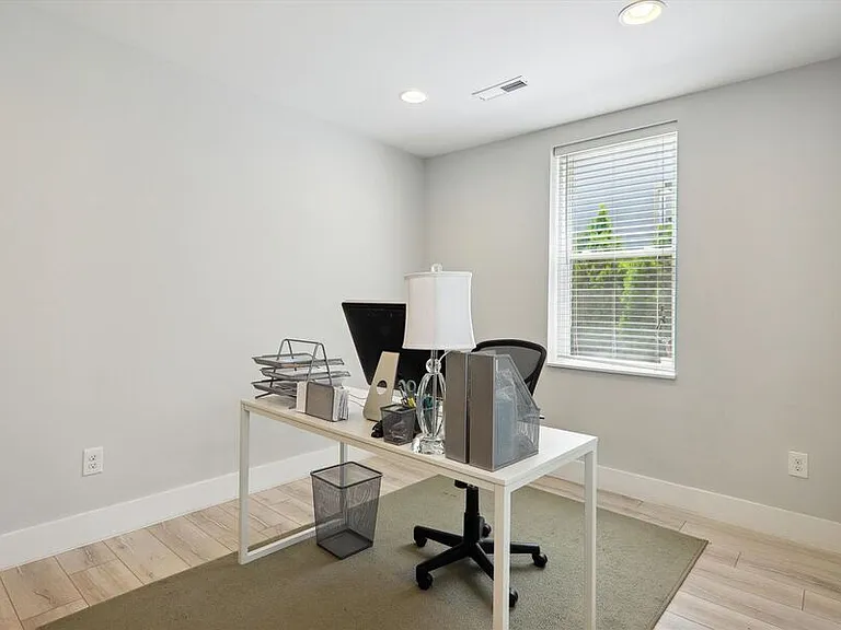 5024 9th St NW #203 — Photo 32