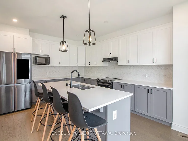 1031 Curraglass Walk — Photo 9